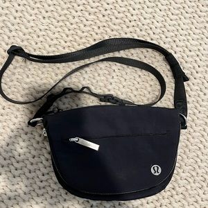 Lululemon black belt bag, great condition!!!